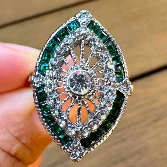 Vintage Emerald Silver 925 Plated Ring - Picture 4 of 15